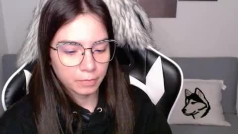 Snapshot of wolfs_daughter chatting on 10.29.25 Alex online show from 10.29.25