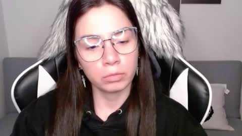 Snapshot of wolfs_daughter chatting on 10.30.25 Alex online show from 10.30.25