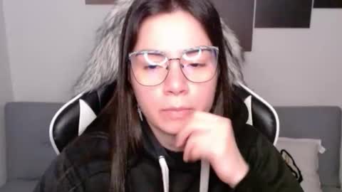 Snapshot of wolfs_daughter chatting on 10.31.25 Alex online show from 10.31.25