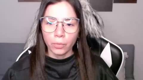 Snapshot of wolfs_daughter chatting on 11.07.25 Alex online show from 11.07.25