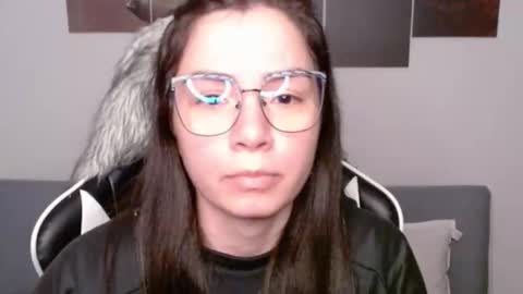 Snapshot of wolfs_daughter chatting on 11.09.25 Alex online show from 11.09.25