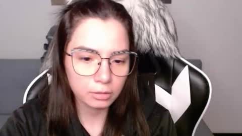 Snapshot of wolfs_daughter chatting on 11.14.25 Alex online show from 11.14.25