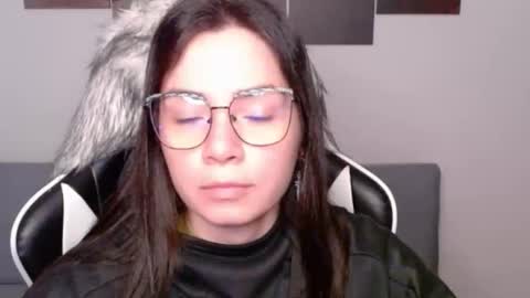 Snapshot of wolfs_daughter chatting on 11.15.25 Alex online show from 11.15.25