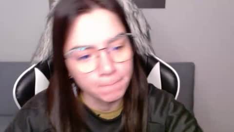 Snapshot of wolfs_daughter chatting on 11.16.25 Alex online show from 11.16.25