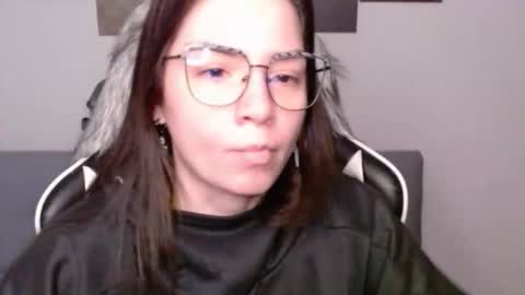 Snapshot of wolfs_daughter chatting on 11.17.25 Alex online show from 11.17.25