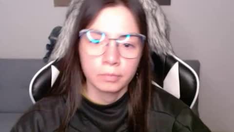 Snapshot of wolfs_daughter chatting on 11.18.25 Alex online show from 11.18.25