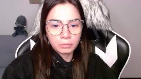 Snapshot of wolfs_daughter chatting on 11.21.25 Alex online show from 11.21.25