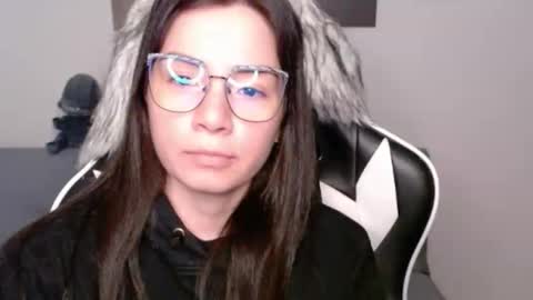 Snapshot of wolfs_daughter chatting on 11.22.25 Alex online show from 11.22.25