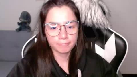 Snapshot of wolfs_daughter chatting on 11.25.25 Alex online show from 11.25.25