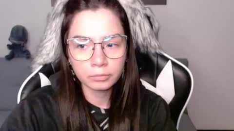 Snapshot of wolfs_daughter chatting on 11.27.25 Alex online show from 11.27.25