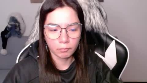 Snapshot of wolfs_daughter chatting on 12.03.25 Alex online show from 12.03.25