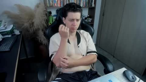 Snapshot of wolker_allan chatting on 10.24.25 wolker_allan online show from 10.24.25