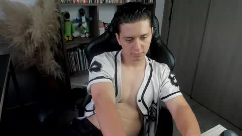 Snapshot of wolker_allan chatting on 10.25.25 wolker_allan online show from 10.25.25