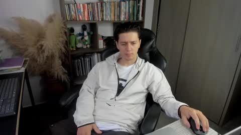 Snapshot of wolker_allan chatting on 10.28.25 wolker_allan online show from 10.28.25