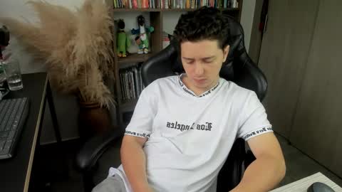 Snapshot of wolker_allan chatting on 10.31.25 wolker_allan online show from 10.31.25