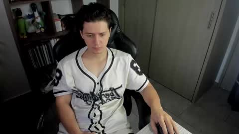 Snapshot of wolker_allan chatting on 11.11.25 wolker_allan online show from 11.11.25