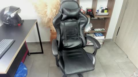 Snapshot of wolker_allan chatting on 11.21.25 wolker_allan online show from 11.21.25