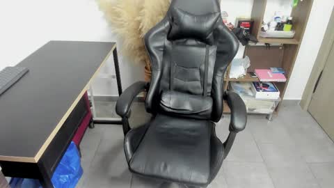 Snapshot of wolker_allan chatting on 12.01.25 wolker_allan online show from 12.01.25