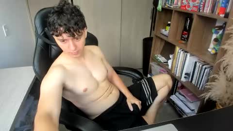 Snapshot of wolker_allan chatting on 12.15.25 wolker_allan online show from 12.15.25