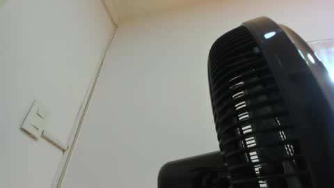 Snapshot of wonderkloe_ chatting on 04.27.26 wonderkloe_ online show from 04.27.26
