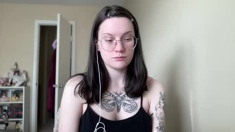 Snapshot of worship_lucina chatting on 12.27.24 Lucina online show from 12.27.24