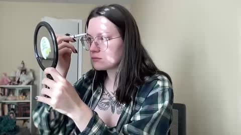 Snapshot of worship_lucina chatting on 01.01.25 Lucina online show from 01.01.25