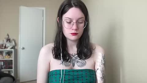 Snapshot of worship_lucina chatting on 01.14.25 Lucina online show from 01.14.25