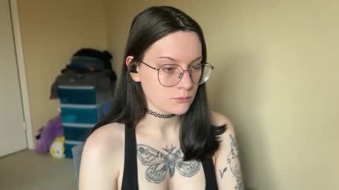 Snapshot of worship_lucina chatting on 02.07.25 Lucina online show from 02.07.25