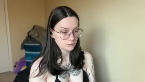 Snapshot of worship_lucina chatting on 02.10.25 Lucina online show from 02.10.25