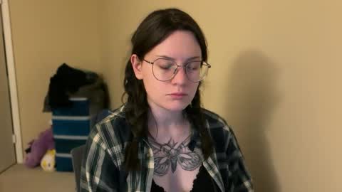 Snapshot of worship_lucina chatting on 02.21.25 Lucina online show from 02.21.25