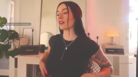 Snapshot of worshipbrielle chatting on 01.23.25 Brielle online show from 01.23.25