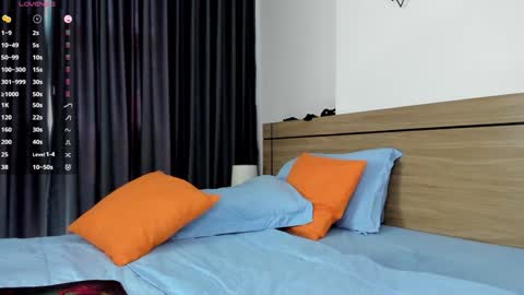 Hey Im Lina See you 12am - 6am GMT  3 online show from 02.08.25