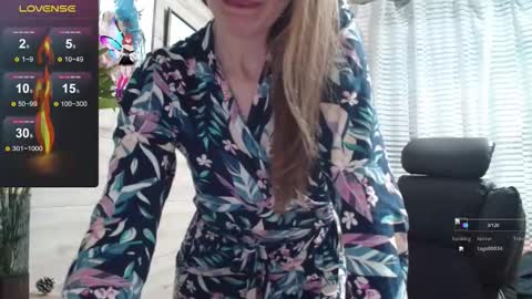 Snapshot of wow_porno_ chatting on 11.19.25 Anna online show from 11.19.25