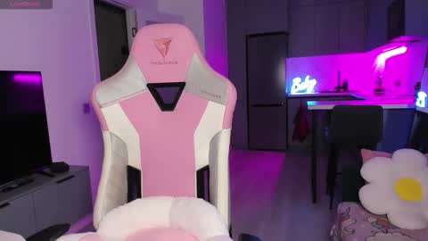 Emi online show from 12.22.25