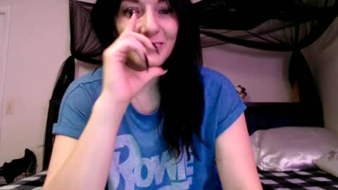 Snapshot of wrenleigh chatting on 06.20.26 Crystal Lake online show from 06.20.26