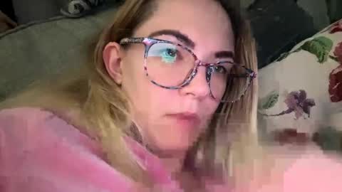 Snapshot of x_dreamgirl_x chatting on 12.08.24 Mariah online show from 12.08.24