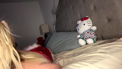 Snapshot of x_dreamgirl_x chatting on 12.27.24 Mariah online show from 12.27.24