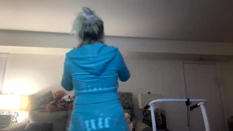 Snapshot of x_dreamgirl_x chatting on 12.31.24 Mariah online show from 12.31.24