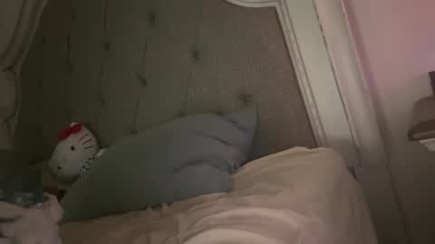 Snapshot of x_dreamgirl_x chatting on 01.05.25 Mariah online show from 01.05.25