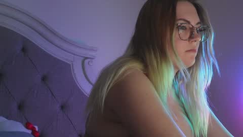 Snapshot of x_dreamgirl_x chatting on 01.24.25 Mariah online show from 01.24.25