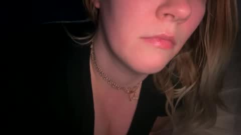 Snapshot of x_dreamgirl_x chatting on 01.25.25 Mariah online show from 01.25.25