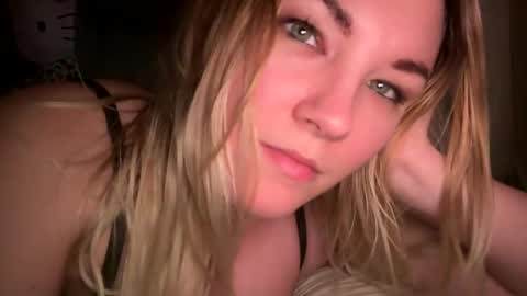 Snapshot of x_dreamgirl_x chatting on 02.01.25 Mariah online show from 02.01.25