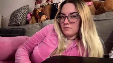 Snapshot of x_dreamgirl_x chatting on 02.03.25 Mariah online show from 02.03.25