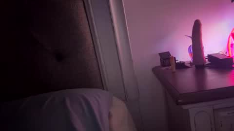 Snapshot of x_dreamgirl_x chatting on 02.06.25 Mariah online show from 02.06.25