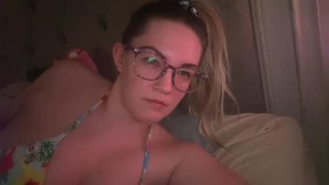 Snapshot of x_dreamgirl_x chatting on 03.06.25 Mariah online show from 03.06.25