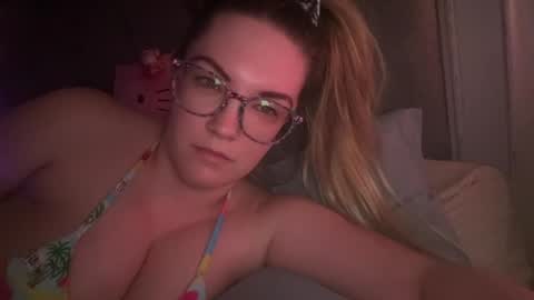 Snapshot of x_dreamgirl_x chatting on 03.06.25 Mariah online show from 03.06.25