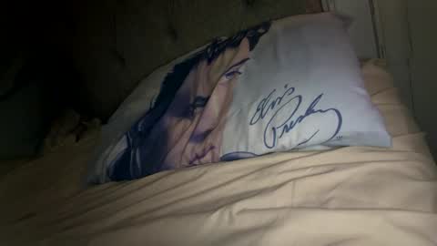 Snapshot of x_dreamgirl_x chatting on 10.03.25 Mariah online show from 10.03.25