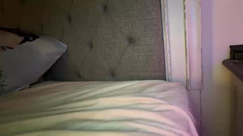 Snapshot of x_dreamgirl_x chatting on 10.11.25 Mariah online show from 10.11.25