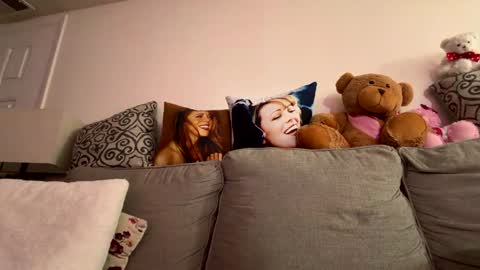 Snapshot of x_dreamgirl_x chatting on 10.21.25 Mariah online show from 10.21.25