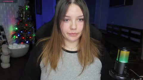 Snapshot of x_nirvana_x chatting on 01.25.25 LOVE NERDS ONLY online show from 01.25.25